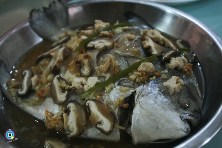 Steam White Pomfret fish with Fresh Mushroom and Chicken Slice